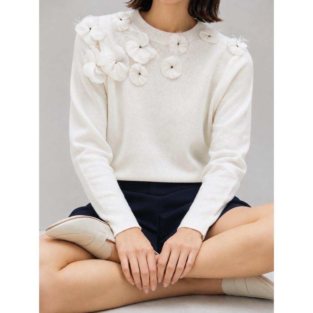 NWT! ZERO DEGREES CELSIUS Ivory Flower Coquette Whimsical Romantic‎ Sweater MED